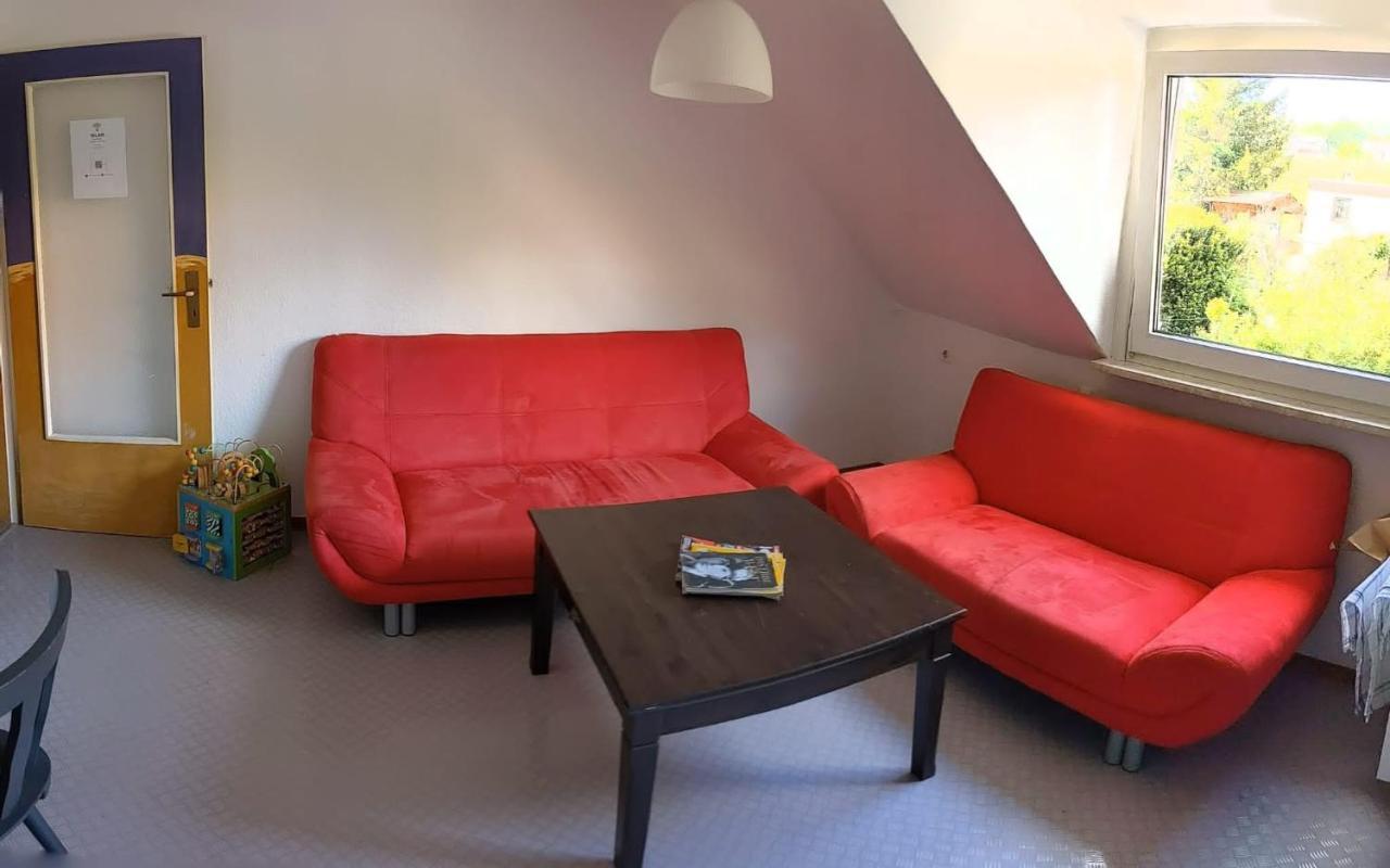 טראבן-טרארבאך Monkey Factory - Mini Home-Stay Hostel חדר תמונה