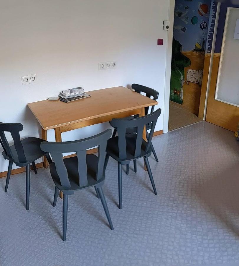 טראבן-טרארבאך Monkey Factory - Mini Home-Stay Hostel מראה חיצוני תמונה
