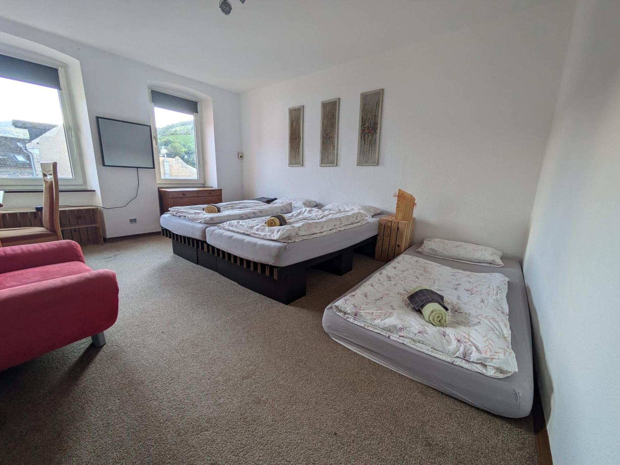 טראבן-טרארבאך Monkey Factory - Mini Home-Stay Hostel חדר תמונה
