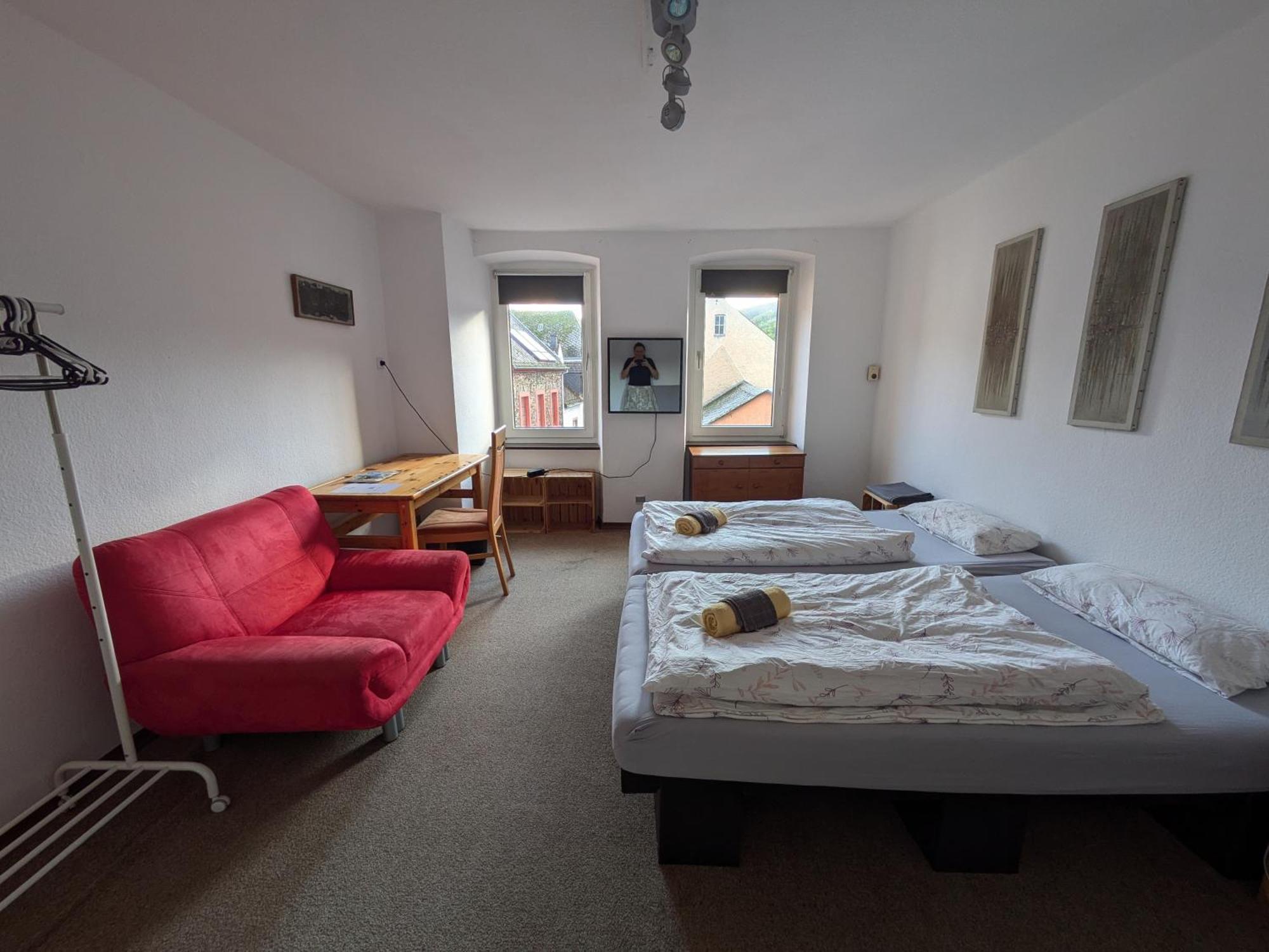 טראבן-טרארבאך Monkey Factory - Mini Home-Stay Hostel חדר תמונה