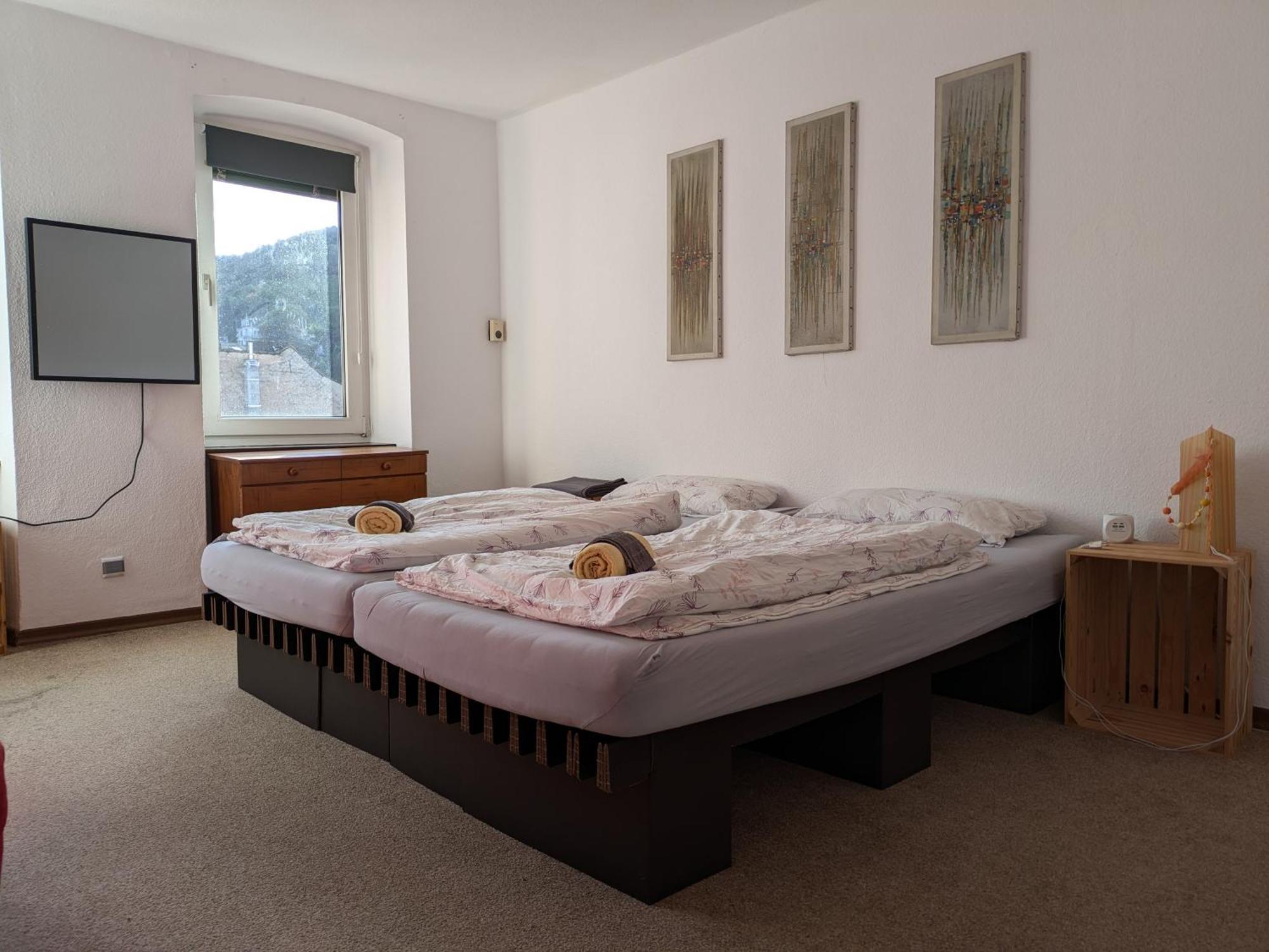 טראבן-טרארבאך Monkey Factory - Mini Home-Stay Hostel חדר תמונה